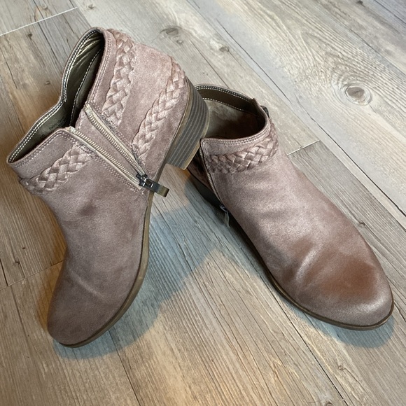 LIFE STRIDE VELOCITY with Memory Foam Boots - Picture 7 of 16